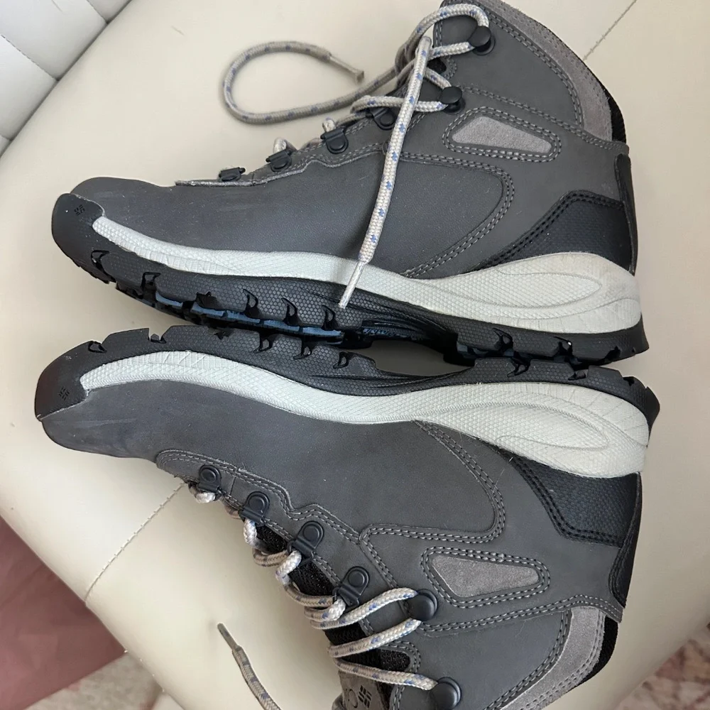 Columbia Women's Hiking Boots 9 - Picture 5 of 10